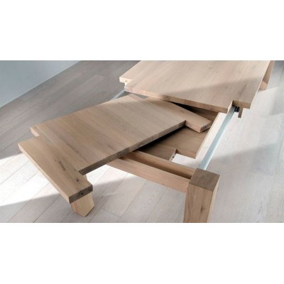 Extendable wooden table with handicraft solid oak
