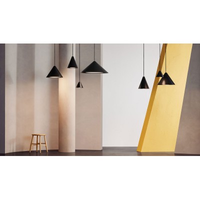 Louis Poulsen Keglen Lampe suspendue triangulaire 65 cm noir