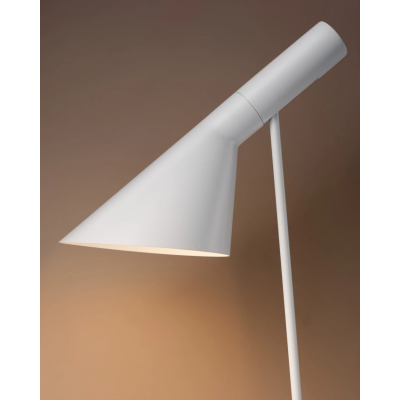 Louis Poulsen Aj Lámpara de escritorio de mesa blanca