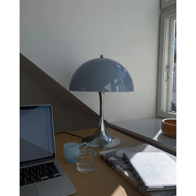 Louis Poulsen Panthella 320 lampada da tavolo grigio
