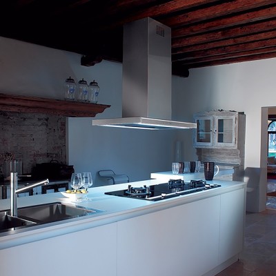 Okap wyspowy Falmec Lumen Design 120 cm ze stali nierdzewnej