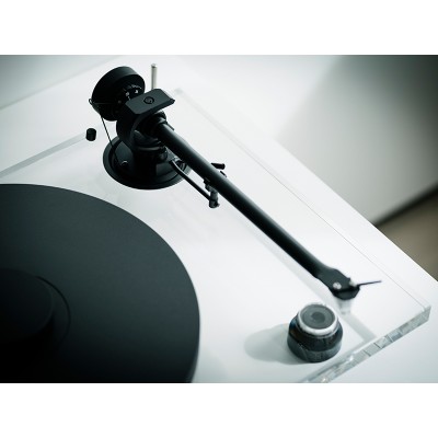 Gramofon Pro-Ject XA B z przezroczystego akrylu