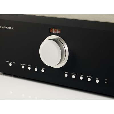 <p>L'M8s è un preamplificatore senza limiti. Dalle sue prestazioni alla sua connettività, passando per la qualità di adattamento