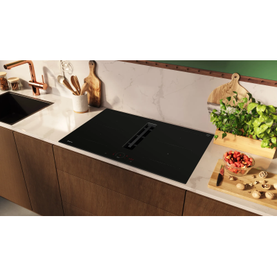 Neff v58fhq4l0 N70 Table de cuisson à induction avec hotte intégrée 80 cm noir