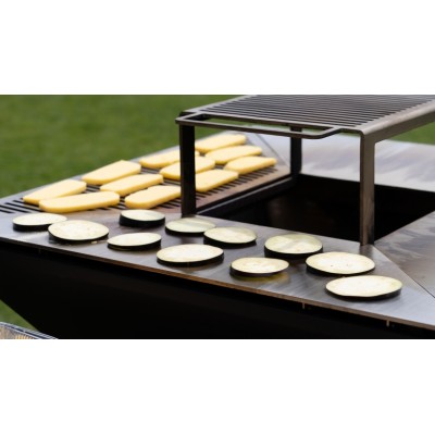Wolnostojący grill opalany drewnem Oveneat Bbq Tower, 81 cm, antracyt