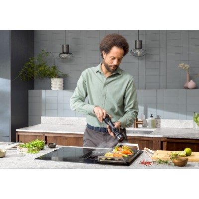 AEG NCH84C23CB Serie 7000 Sensefry Induktionskochfeld mit integrierter Dunstabzugshaube, 80 cm, schwarze Glaskeramik