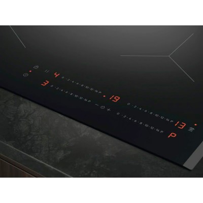 Plaque à induction AEG série 5000 oio64a00fb 60 cm avec revêtement vitrocéramique noir