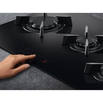 Plaque de cuisson à gaz AEG HVB8453IB Série 9000, 80 cm, avec plateau en verre noir.