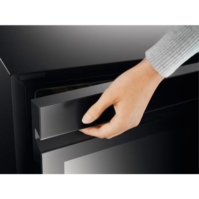 Vinoteca empotrable bajo encimera Aeg nsw8s826gt Serei 8000, 81 cm de altura, negro mate