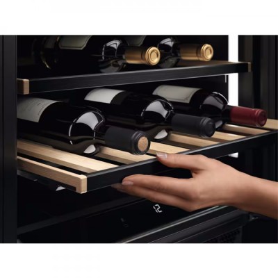 AEG AWS4052B5B Serie 5000 Einbau-Unterbau-Weinkühlschrank, Höhe 82 cm, schwarz