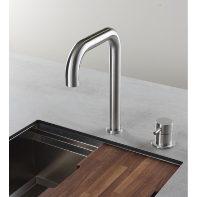 Mina Tide 96125 kitchen mixer tap with pull-out shower head